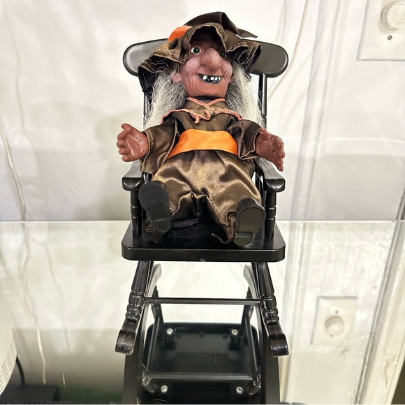 TESTED~ANIMATRONICS~Witch Rocking In Chair~12" TALL~Battery Operated~WORKS - Picture 6 of 6